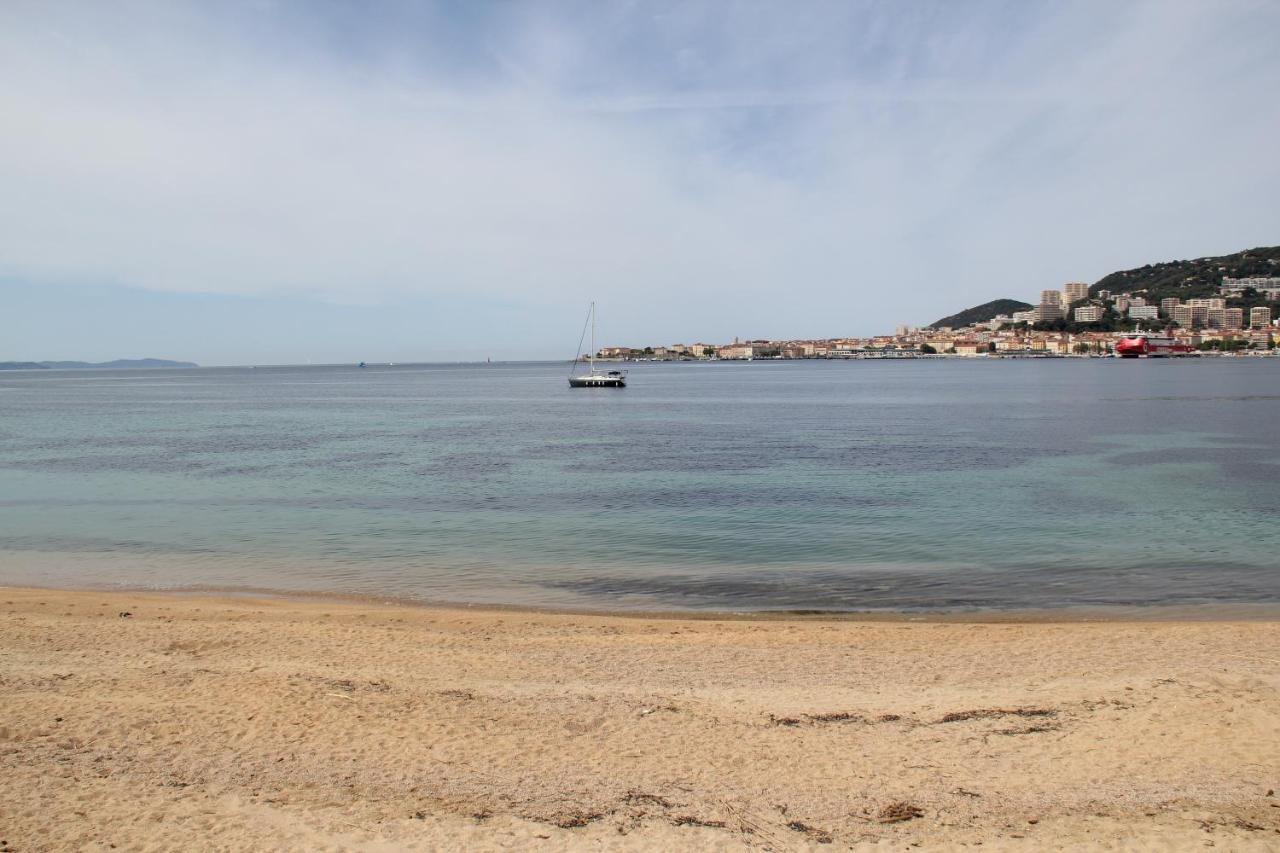Studio Pieds Dans L'Eau อฌักซิโอ้ ภายนอก รูปภาพ